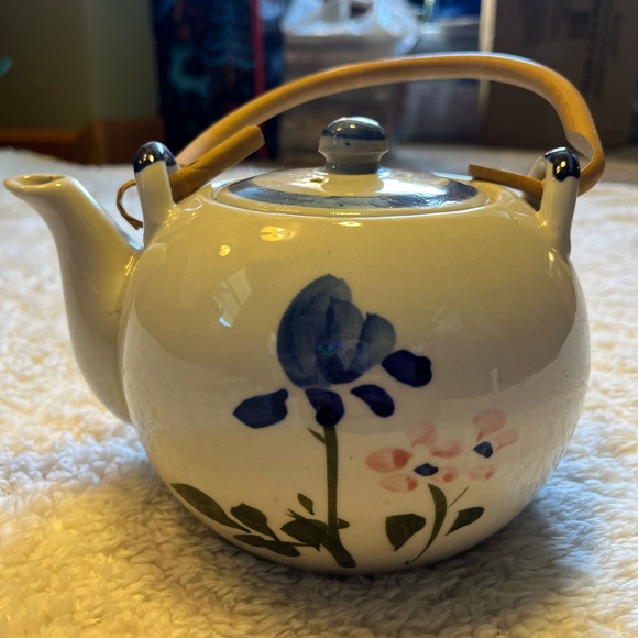 Other - Vintage Kyushu Japanese Porcelain Tea Kettle w/ 4 Tea Cups